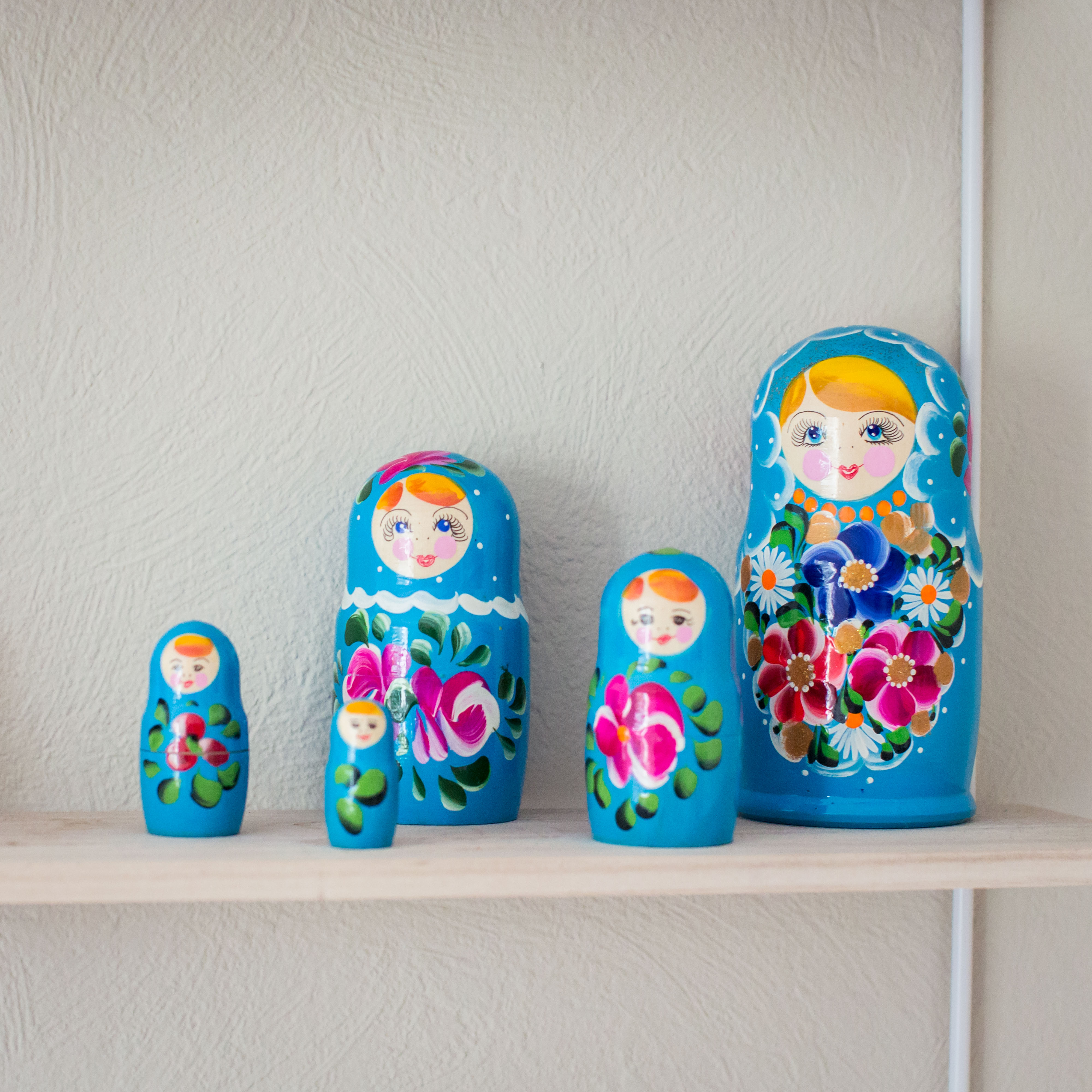 Matriochka bleu blanc 5 pièces T8997 : Artisanat russe Matriochka bleu blanc 5 pièces T8997 : Artisanat russe