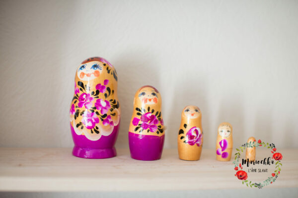 Matriochka violet et jaune