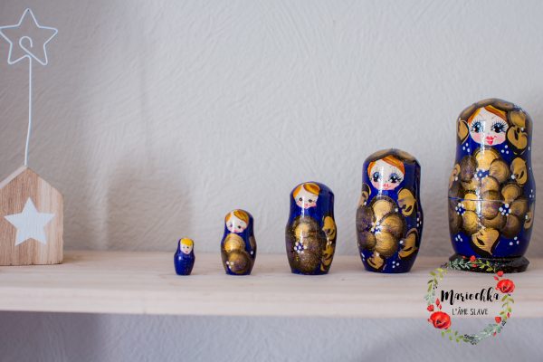 Matriochka bleue nuit foncée et dorée