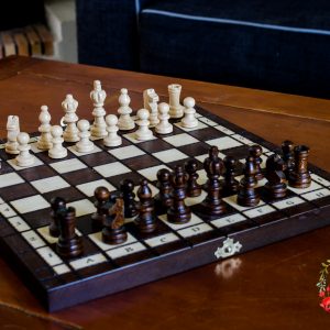 Jeu d’échec en bois marron