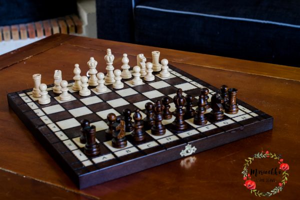 Jeu d’échec en bois marron